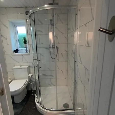 Le Hub Roundhay Sleeps 2 With Garden Apartment Leeds (West Yorkshire)