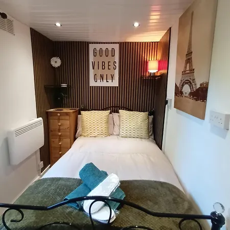 Apartment Le Hub Roundhay Sleeps 2 With Garden Leeds (West Yorkshire)