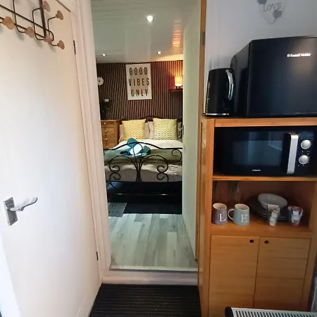 Apartment Le Hub Roundhay Sleeps 2 With Garden Leeds (West Yorkshire)