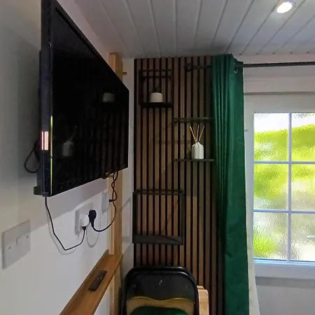 Le Hub Roundhay Sleeps 2 With Garden